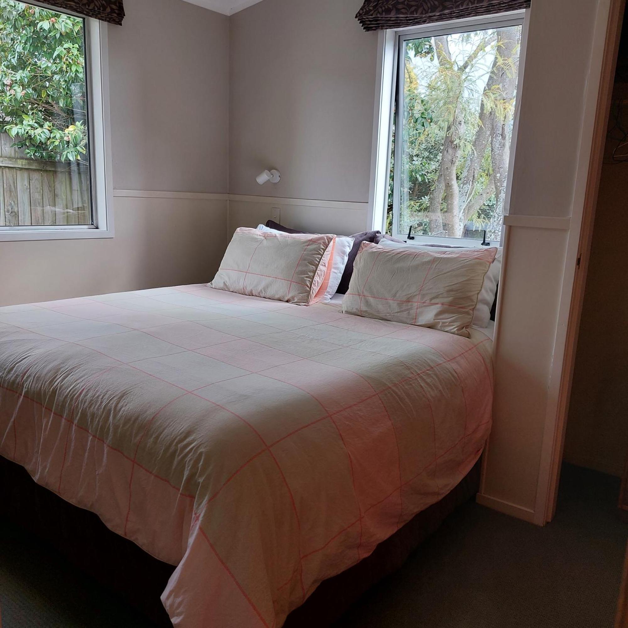 Bed And Breakfast Happy Home Taupo Accommodation Luaran gambar