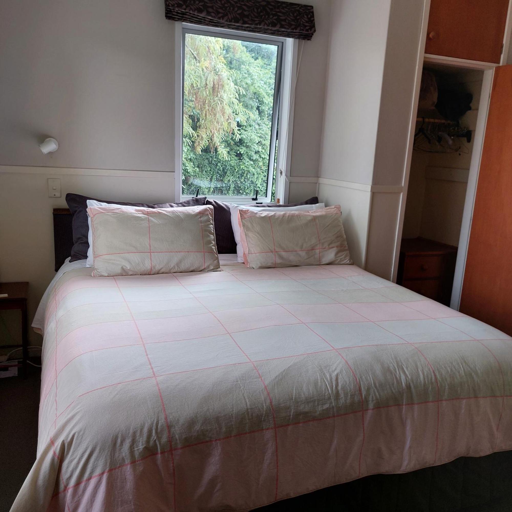 Bed And Breakfast Happy Home Taupo Accommodation Luaran gambar