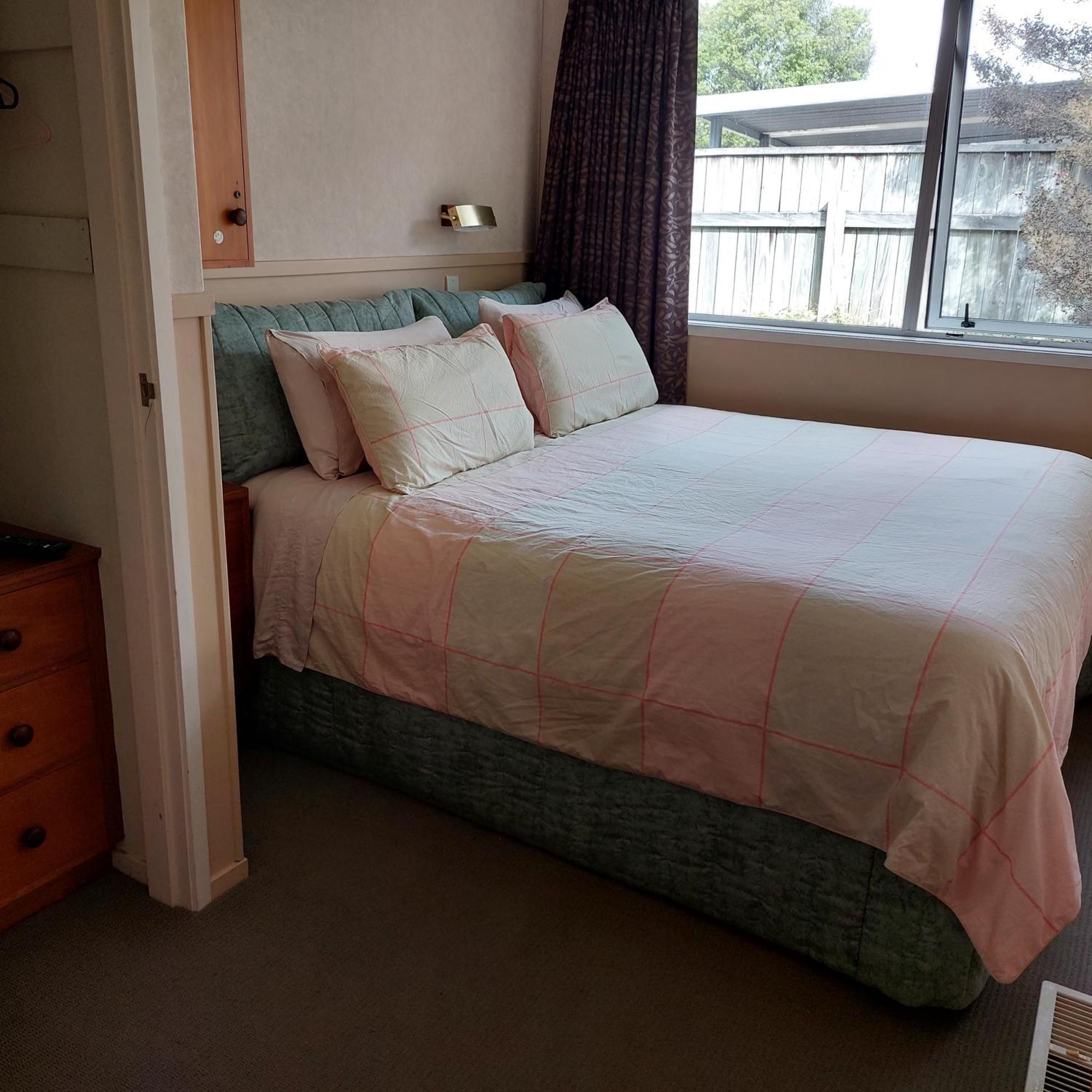Bed And Breakfast Happy Home Taupo Accommodation Luaran gambar